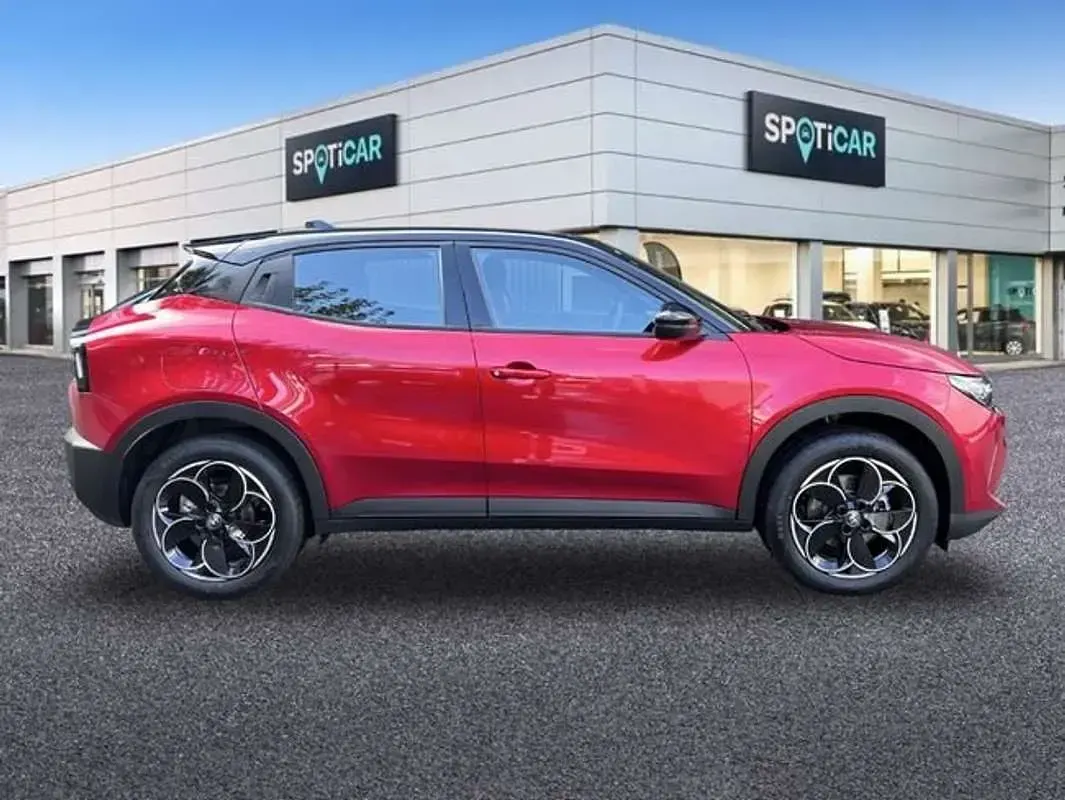 Usado Alfa Romeo Junior Edizione Speciale 114 kW (156 CV) 2024 Rojo SUV