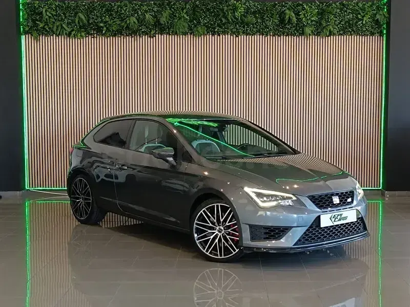 Usado Seat Leon CUPRA 265 CV (194 kW) 2016 Gris / plata Berlina