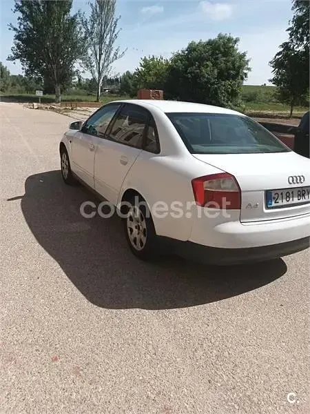 Usado Audi A4 130 CV (95 kW) 2004 Blanco Berlina