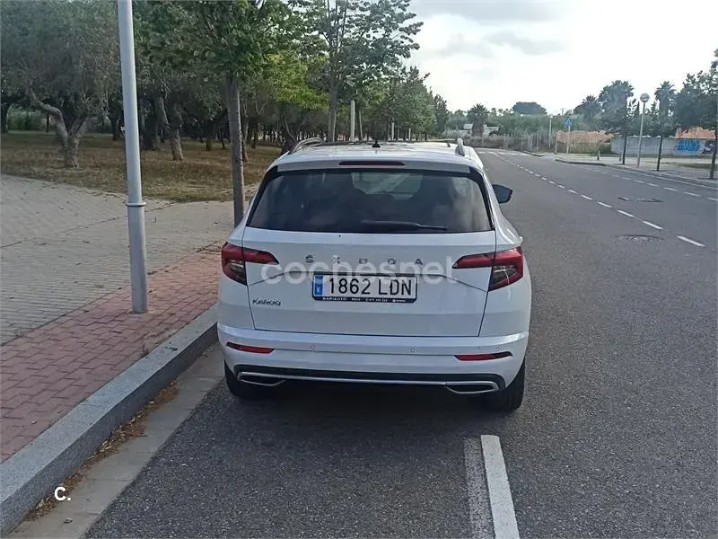 Usado Skoda Karoq 150 CV (110 kW) 2019 Blanco SUV