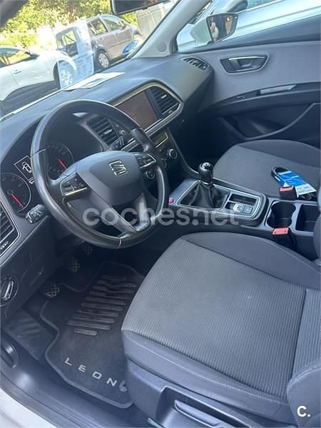 Usado Seat Leon Style 130 CV (95 kW) 2019 Blanco Berlina