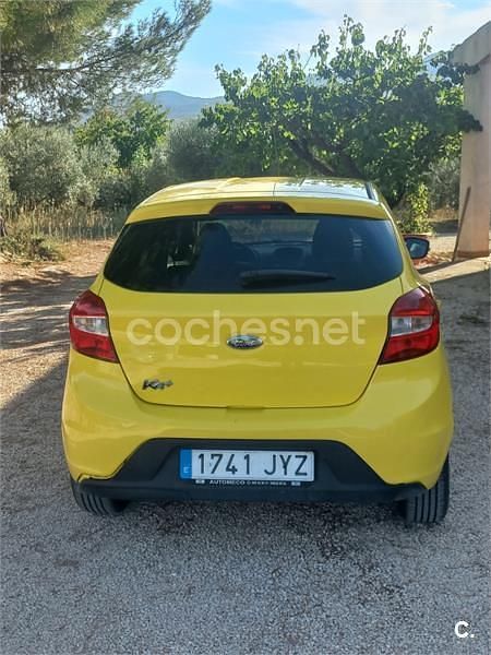 Usado Ford Ka Plus Ultimate 85 CV (62 kW) 2017 Amarillo Utilitario