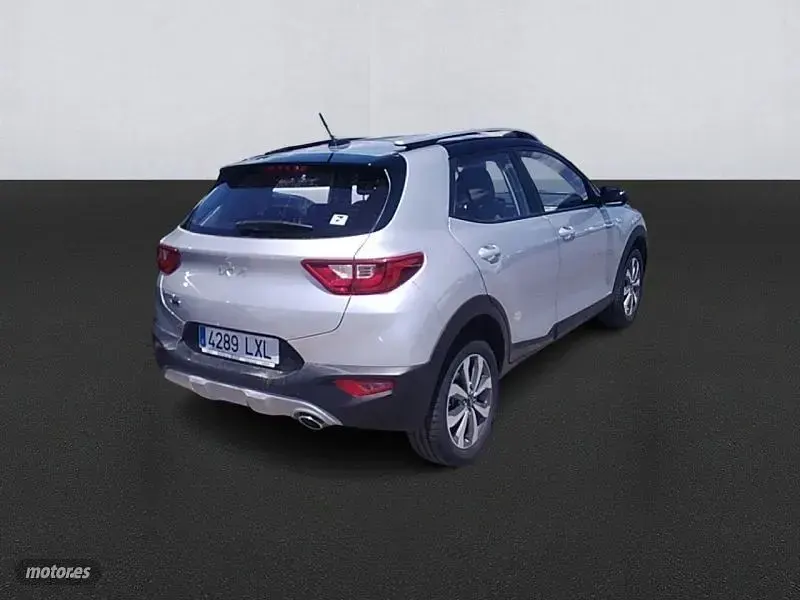 Usado Kia Stonic 100 CV (73 kW) 2022 Gris SUV