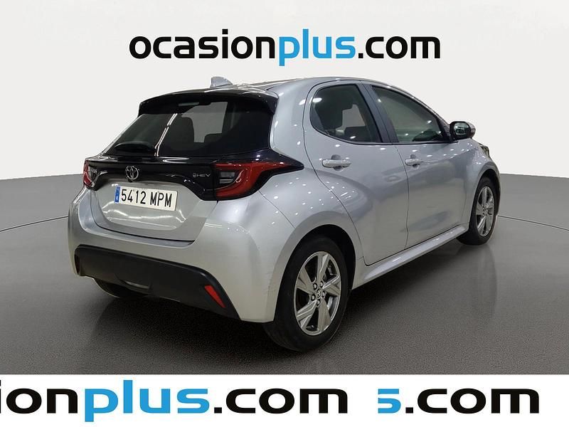 Usado Toyota Yaris Active 116 CV (85 kW) 2024 Gris plata Utilitario