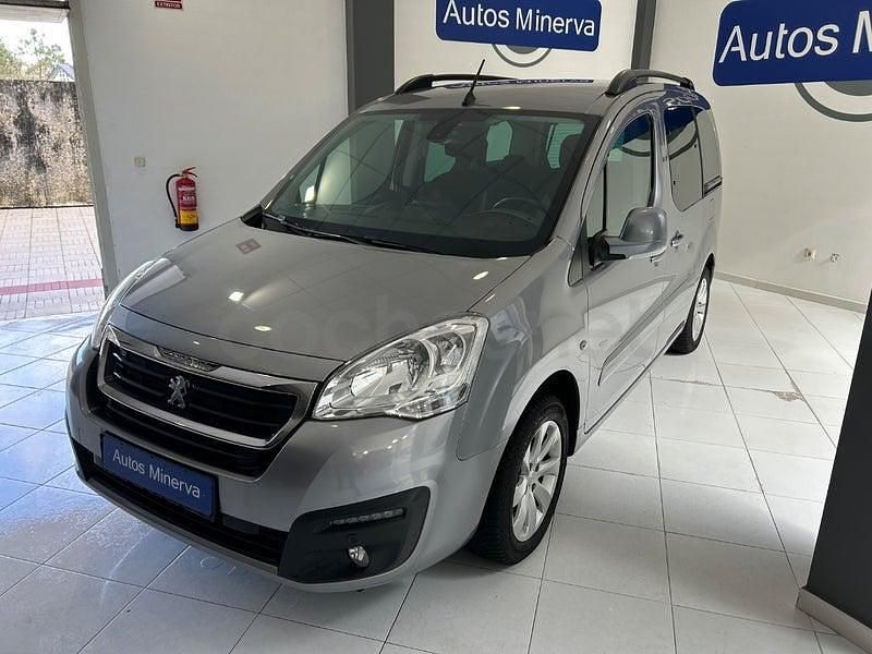 Usado Peugeot Partner Tepee Active 120 CV (88 kW) 2016 Gris / plata Monovolumen