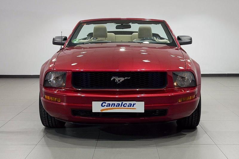 Usado Ford Mustang 205 CV (150 kW) 2006 Granate Descapotable