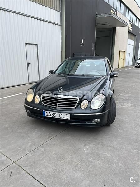 Usado Mercedes E240 Elegance 177 CV (130 kW) 2004 Verde Berlina