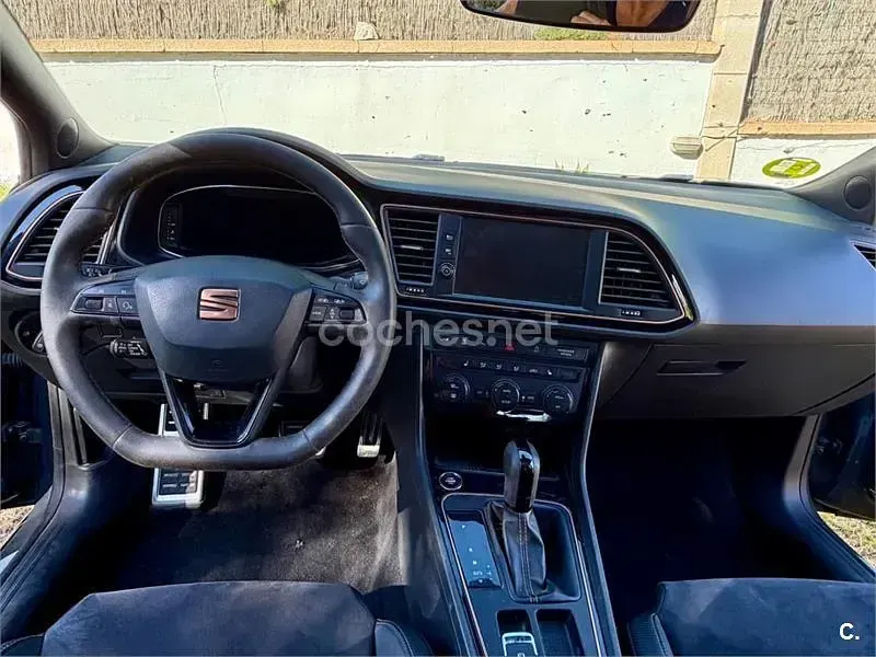 Usado Seat Leon ST 4Drive 300 CV (220 kW) 2020 Gris / plata Familiar
