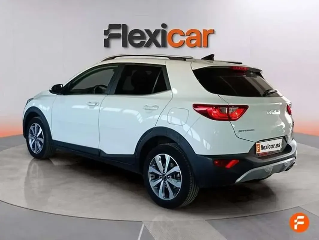 Usado Kia Stonic Plus 84 CV (61 kW) 2022 Blanco SUV