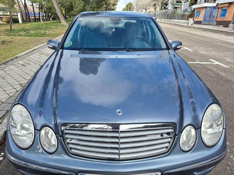 Usado Mercedes E320 Elegance 224 CV (164 kW) 2006 Gris / plata Berlina