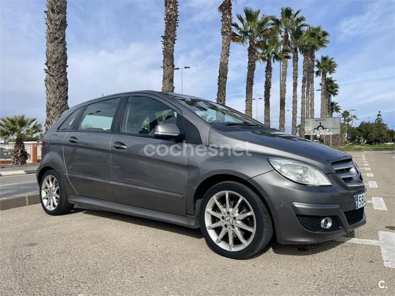 Usado Mercedes B180 Sport Edition 109 CV (80 kW) 2009 Gris / plata Monovolumen