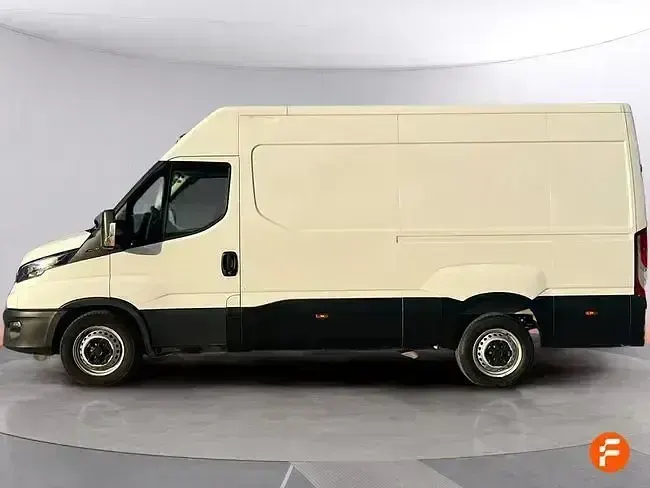 Usado Iveco Daily 156 CV (114 kW) 2023 Blanco Berlina