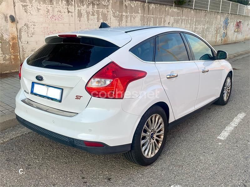 Usado Ford Focus Trend 115 CV (84 kW) 2012 Blanco Berlina