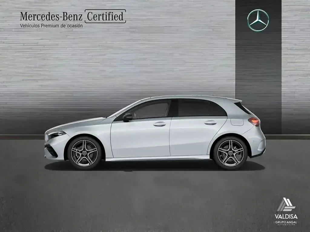 Usado Mercedes A180 136 CV (100 kW) 2025 Gris Berlina