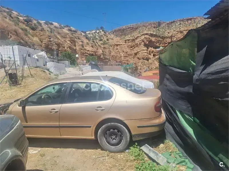 Usado Seat Toledo Stella 110 CV (80 kW) 1999 Naranja Berlina