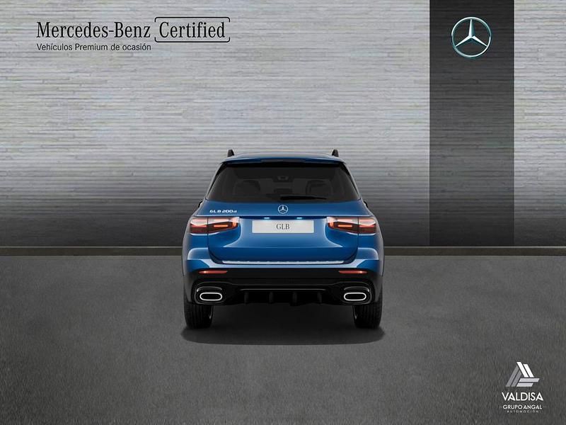 Usado Mercedes GLB200 AMG line 150 CV (110 kW) 2025 Azul SUV