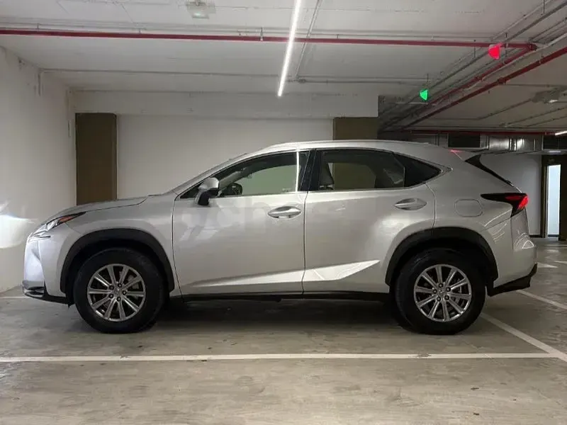 Usado Lexus NX300h 197 CV (144 kW) 2015 Gris / plata SUV