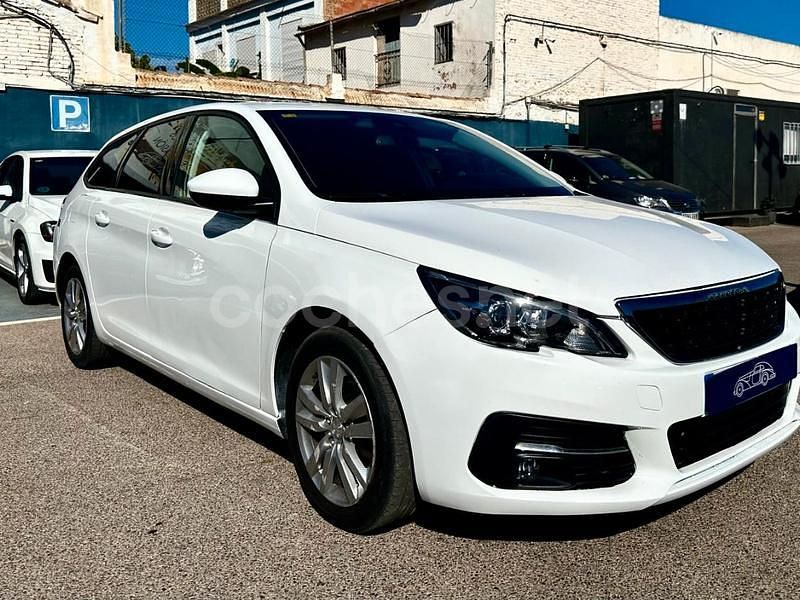 Usado Peugeot 308 SW Active 100 CV (73 kW) 2018 Blanco Familiar