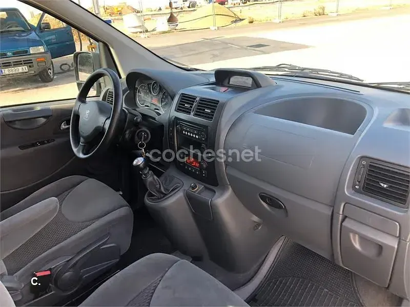 Usado Peugeot Partner Tepee Style 120 CV (88 kW) 2015 Gris / plata Monovolumen