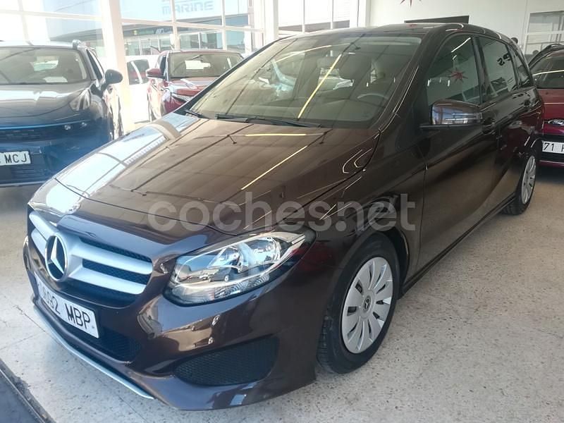 Usado Mercedes B180 109 CV (80 kW) 2017 Marrón Monovolumen