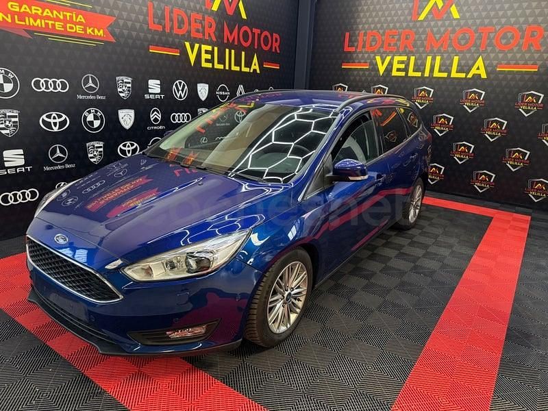 Usado Ford Focus Trend 120 CV (88 kW) 2017 Azul Familiar