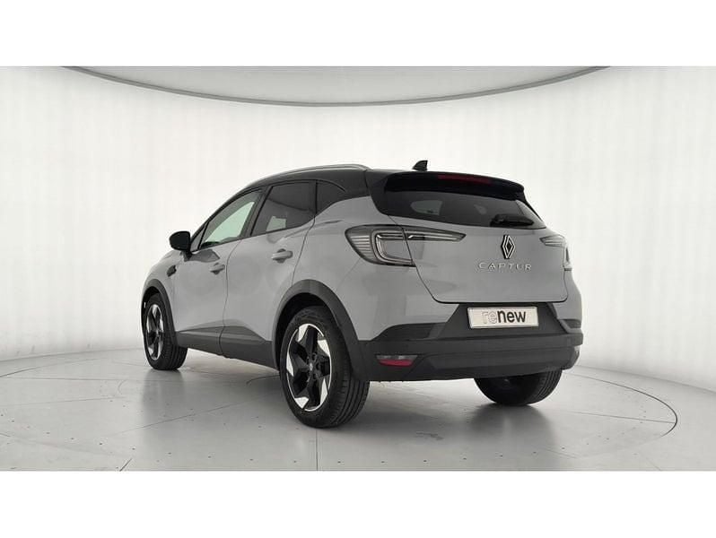 Usado Renault Captur Techno 100 CV (73 kW) 2025 Gris / plata SUV