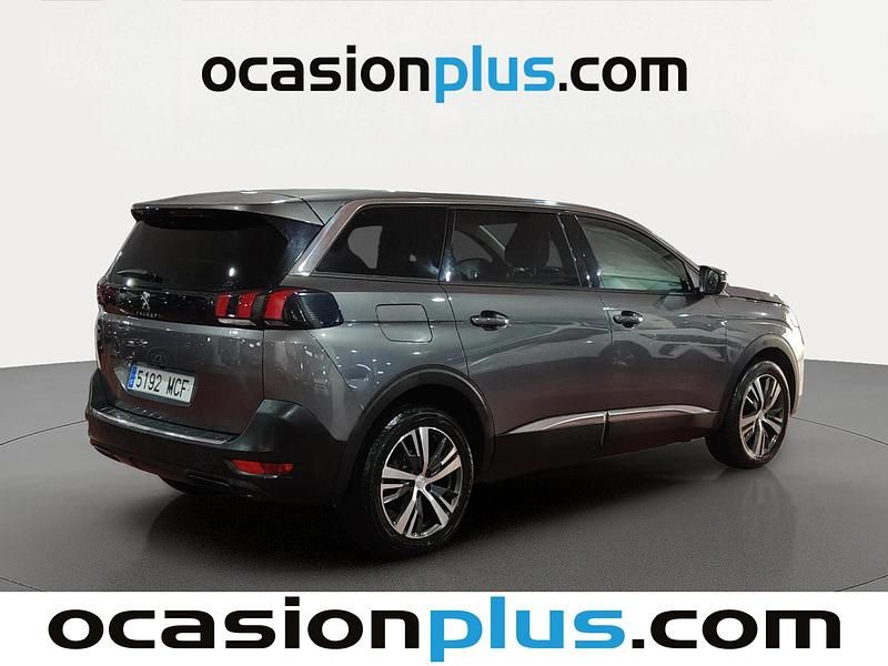 Usado Peugeot 5008 Allure 130 CV (95 kW) 2022 Gris / plata SUV