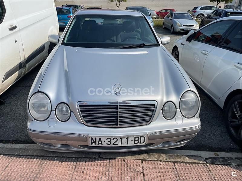 Gris / plata Usado 2000 Mercedes E200 Elegance Berlina | 4750 € - Imagen 1/4