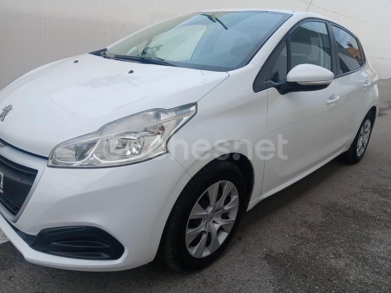 Blanco Usado 2016 Peugeot 208 Access Utilitario | 5600 € (Super precio) - Imagen 1/4
