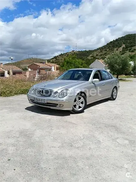 Usado Mercedes E220 Avantgarde 143 CV (105 kW) 2004 Gris / plata Familiar