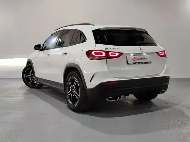 Käytetty Mercedes GLA200 163 HP (119 kW) 2023 Valkoinen Katumaasturi