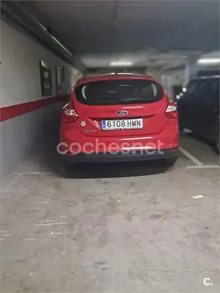 Usado Ford Focus Trend 125 CV (91 kW) 2012 Rojo Berlina