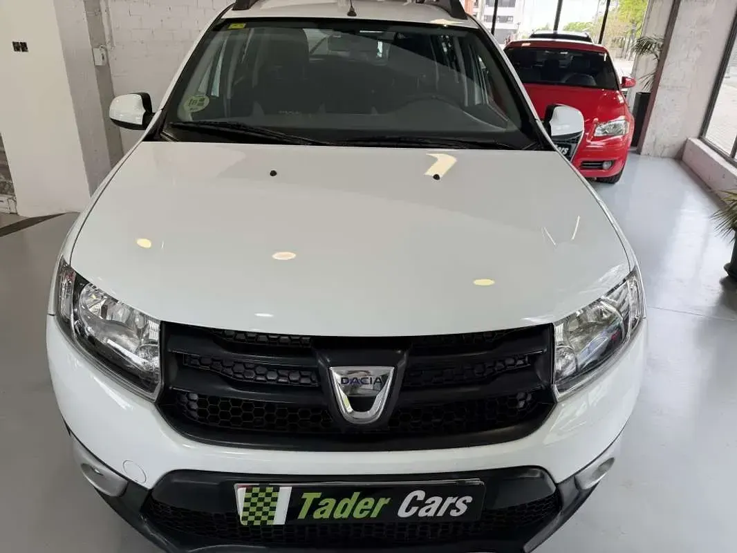 Usado Dacia Sandero Stepway 90 CV (66 kW) 2015 Blanco Utilitario