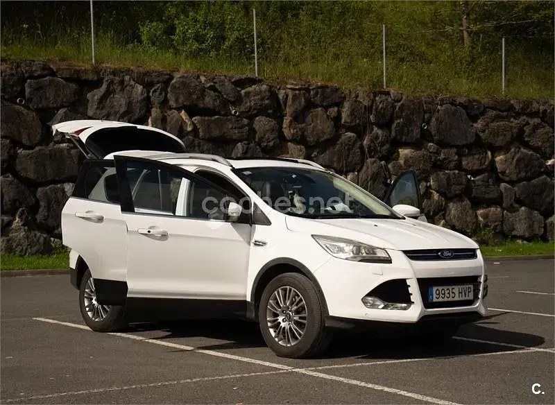 Usado Ford Kuga Titanium 163 CV (119 kW) 2014 Blanco SUV