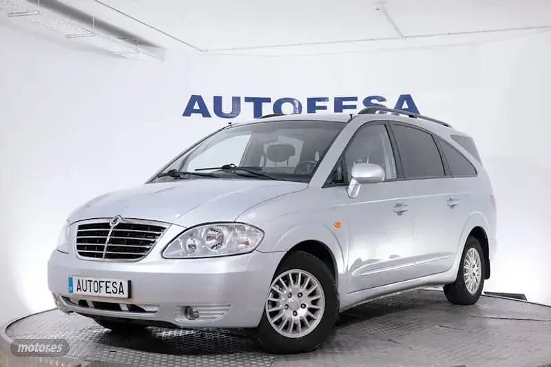 Plateado Usado 2009 Ssangyong (KGM) Rodius Monovolumen | 7950 € - Imagen 1/4