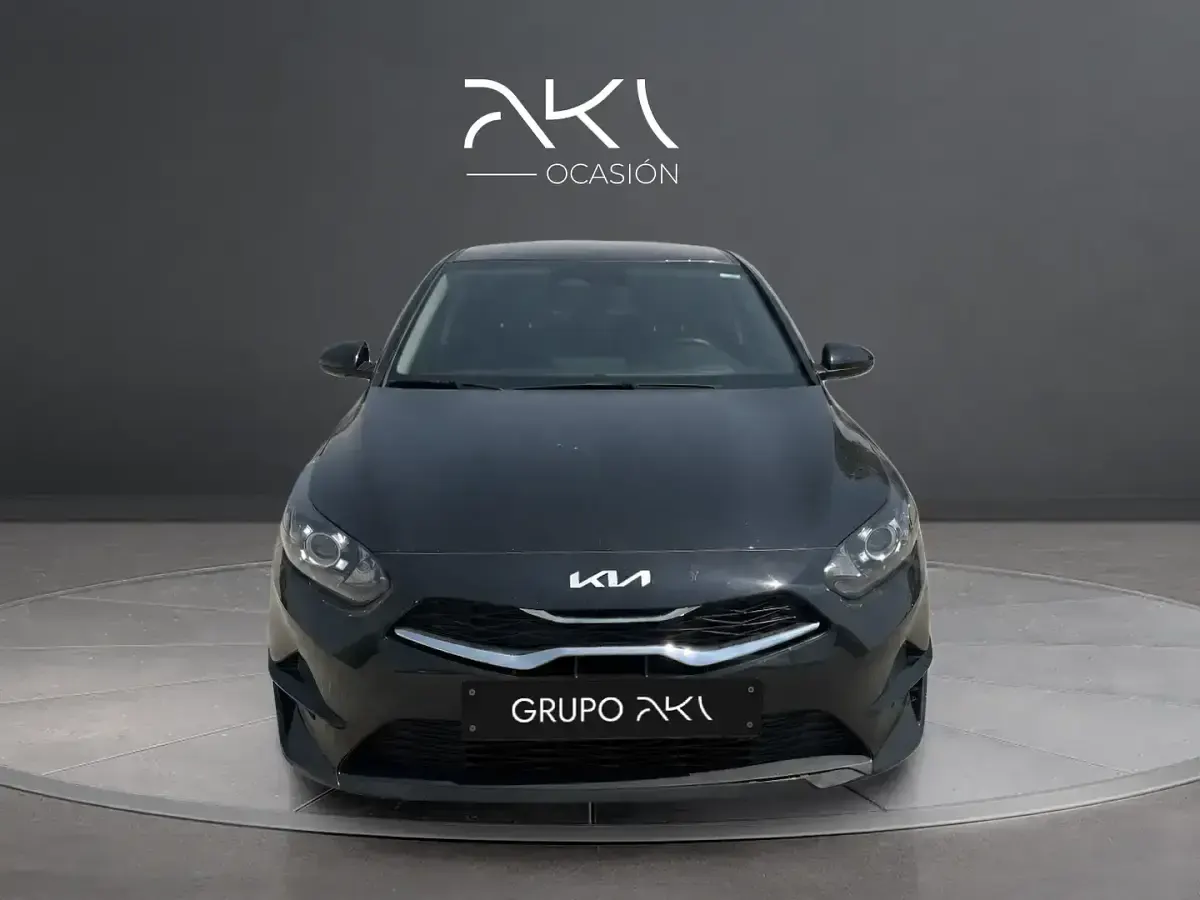 Usado Kia Ceed 100 CV (73 kW) 2025 Negro Utilitario