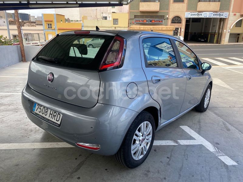 Usado Fiat Punto Lounge 69 CV (50 kW) 2013 Gris / plata Utilitario
