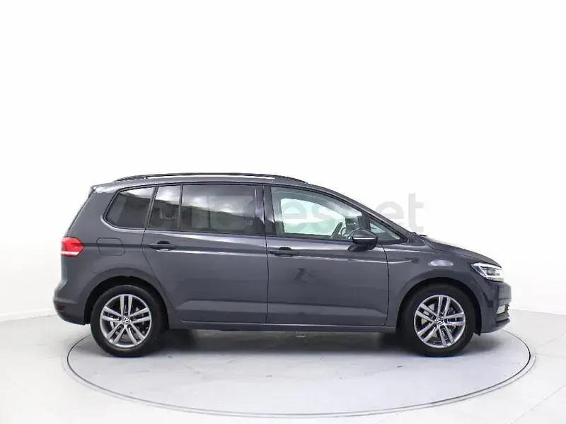 Usado VW Touran 150 CV (110 kW) 2025 Gris / plata Monovolumen