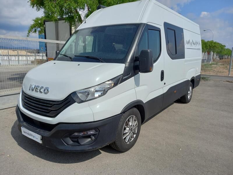 Blanco Usado 2022 Iveco Daily Monovolumen | 61.490 € - Imagen 1/4