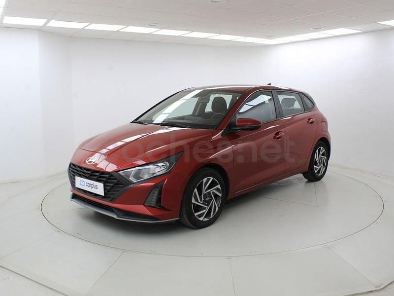 Usado Hyundai i20 84 CV (61 kW) 2023 Dragon red (perlado) Berlina