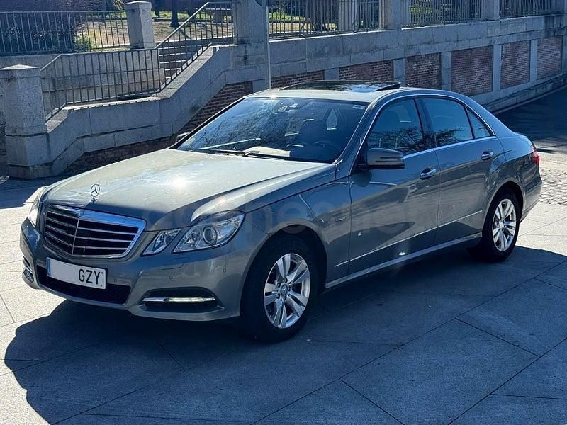 Usado Mercedes E350 Avantgarde 211 CV (155 kW) 2010 Gris / plata Berlina