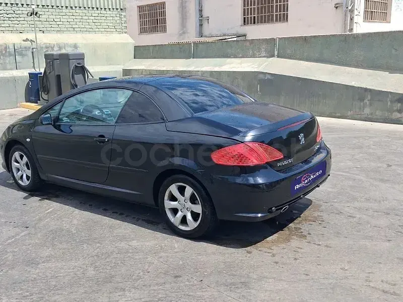Usado Peugeot 307 CC 136 CV (100 kW) 2008 Negro Descapotable
