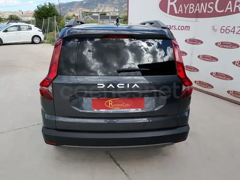 Usado Dacia Jogger Extreme 110 CV (80 kW) 2023 Negro Monovolumen