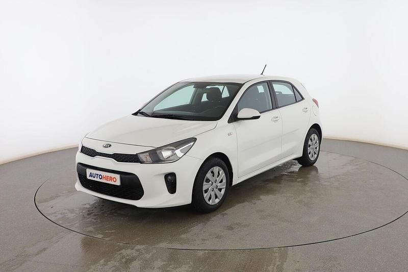 Blanco Usado 2017 Kia Rio Berlina | 9599 € (Precio justo) - Imagen 1/3