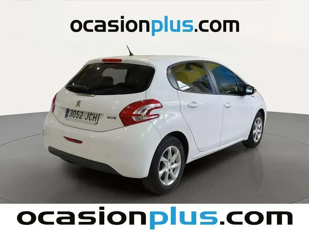 Usado Peugeot 208 Style 82 CV (60 kW) 2015 Blanco Utilitario