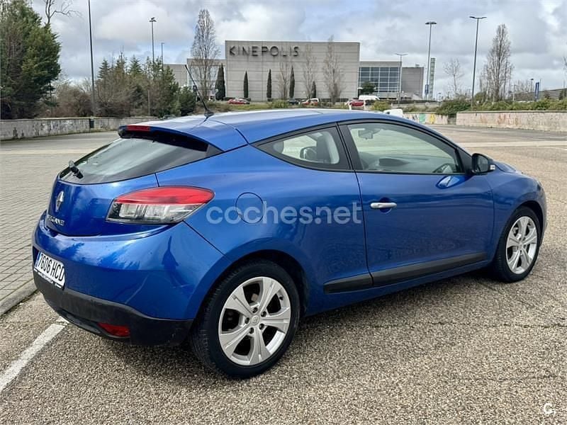 Usado Renault Mégane Dynamique 105 CV (77 kW) 2011 Azul Berlina