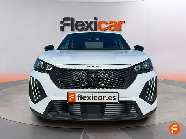 Usado Peugeot 2008 Active 100 CV (73 kW) 2023 Blanco SUV