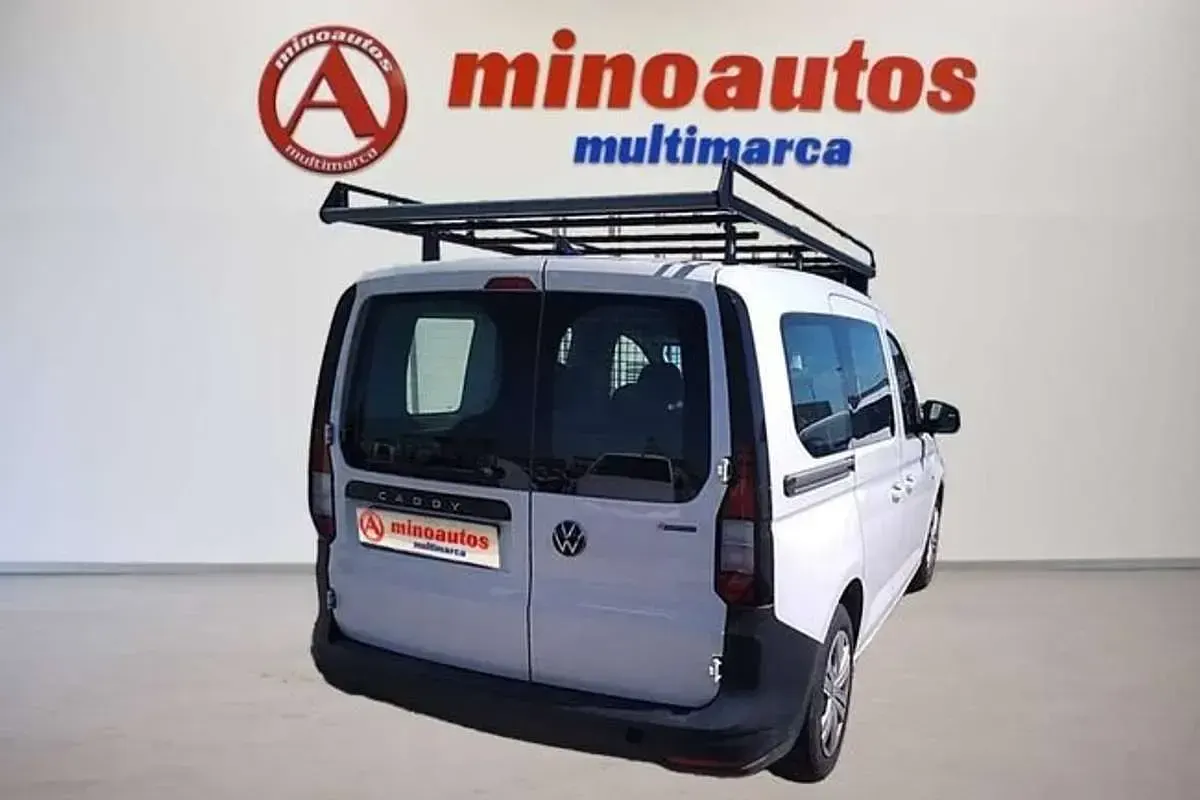 Usado VW Caddy Trendline 122 CV (89 kW) 2021 Blanco Monovolumen