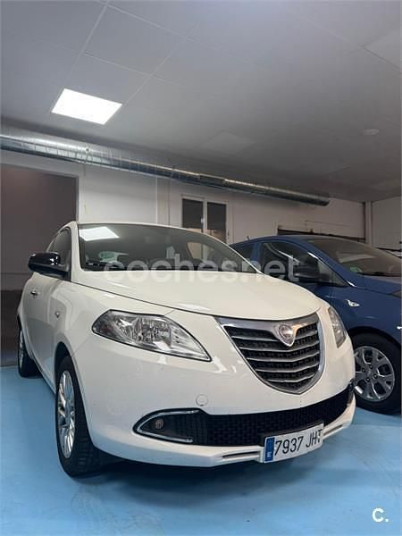 Blanco Usado 2015 Lancia Ypsilon Utilitario | 5595 € (Buen precio) - Imagen 1/4