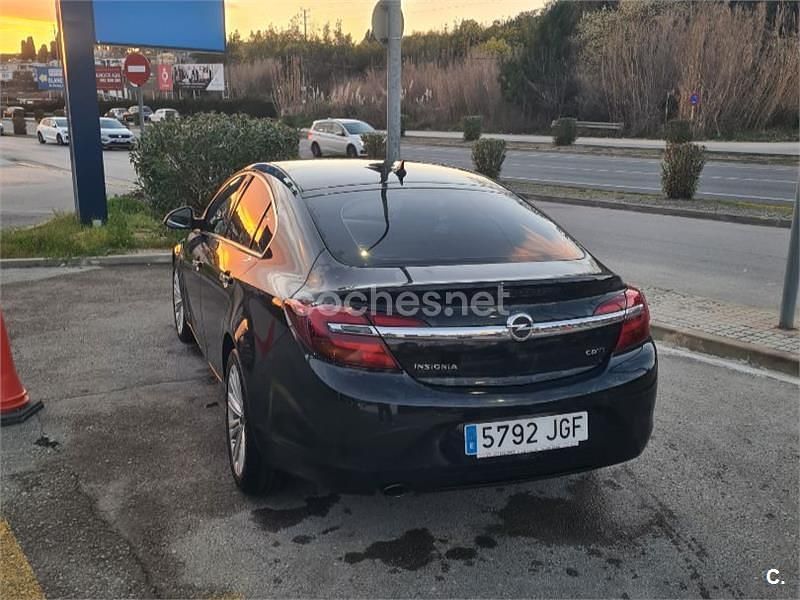 Usado Opel Insignia Sportive 170 CV (125 kW) 2015 Negro Berlina